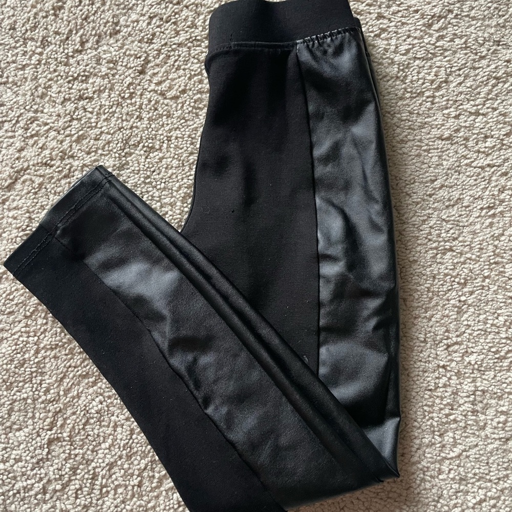 Black Leggings with Two-Tone Design and Wide Waistband